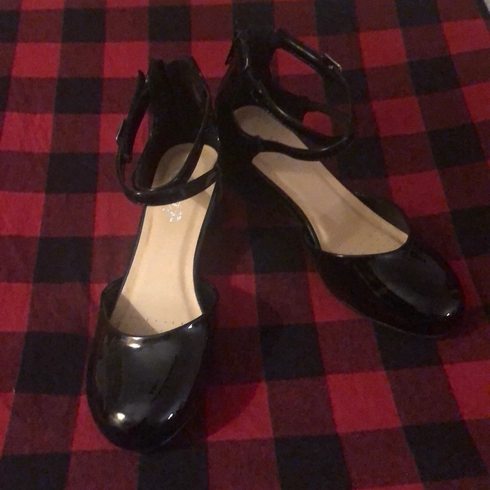 Black patent leather heals, size 3.5 Youth, NIB